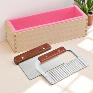 Kit per Sapone Artigianale – Stampo in Silicone con Scatola in Legno e Taglierine