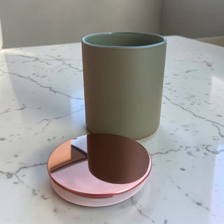 Bicchiere in Vetro Colorato Smerigliato con Tappo Abbinato – Eleganza e Stile per le Tue Candele - Bottega delle creazioni